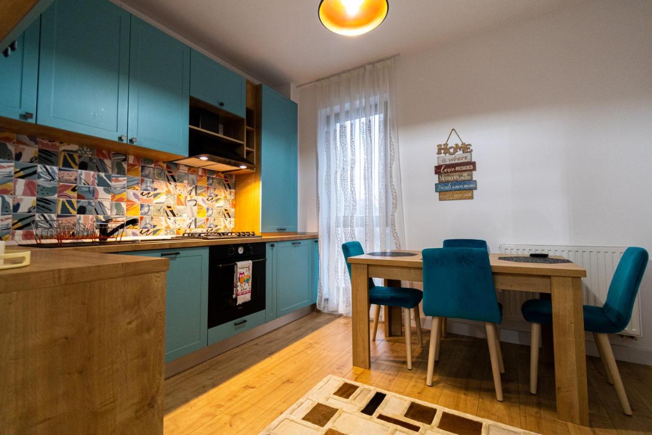 Апартаменты Lighthouse Central Apt With Unique Views Of The Fortress, Free Parking, 5 Min By Car From The Old Town Брашов Экстерьер фото