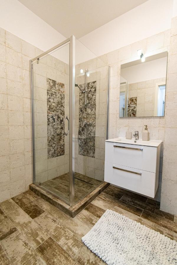 Апартаменты Lighthouse Central Apt With Unique Views Of The Fortress, Free Parking, 5 Min By Car From The Old Town Брашов Экстерьер фото