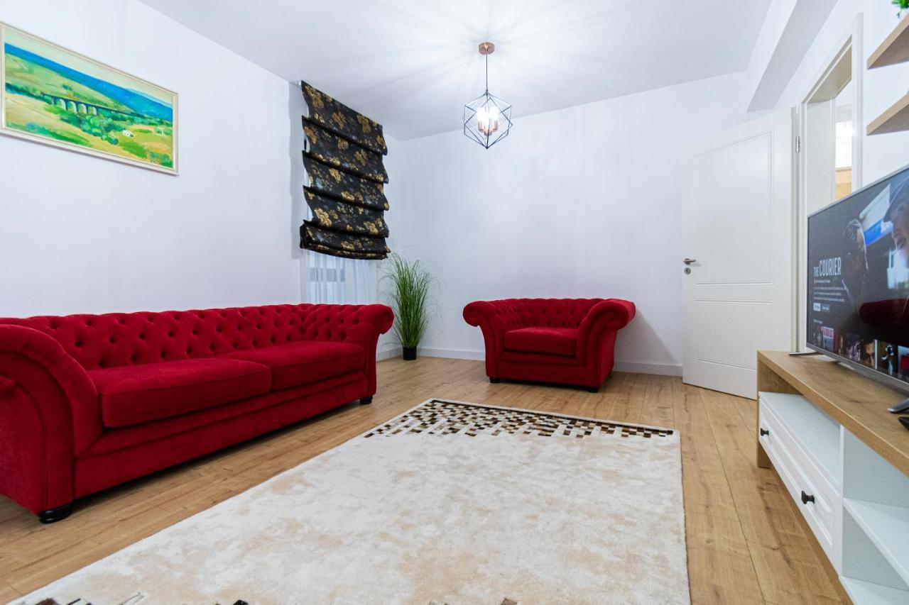 Апартаменты Lighthouse Central Apt With Unique Views Of The Fortress, Free Parking, 5 Min By Car From The Old Town Брашов Экстерьер фото
